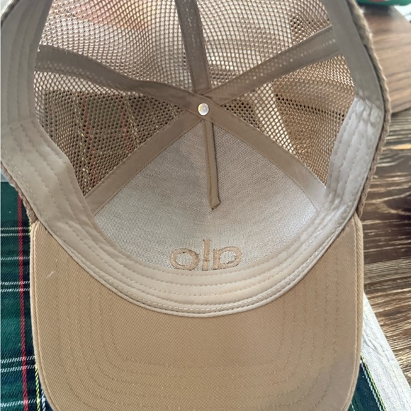 ALO Yoga Tan Baseball Cap - Picture 4 of 4